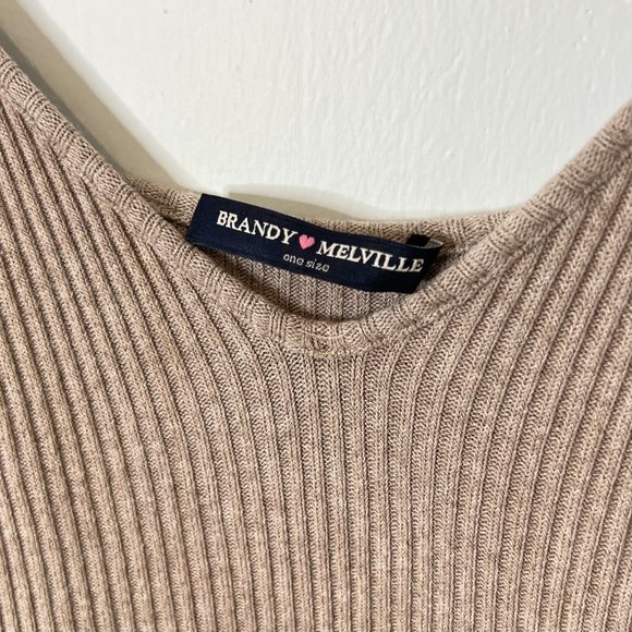 Brandy Melville Pleated Tank Top - Picture 3 of 3